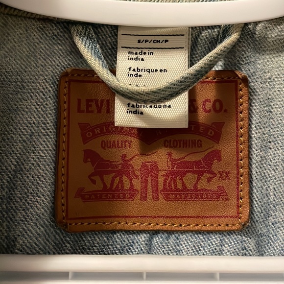 Levi’s Denim Vest - Picture 2 of 5